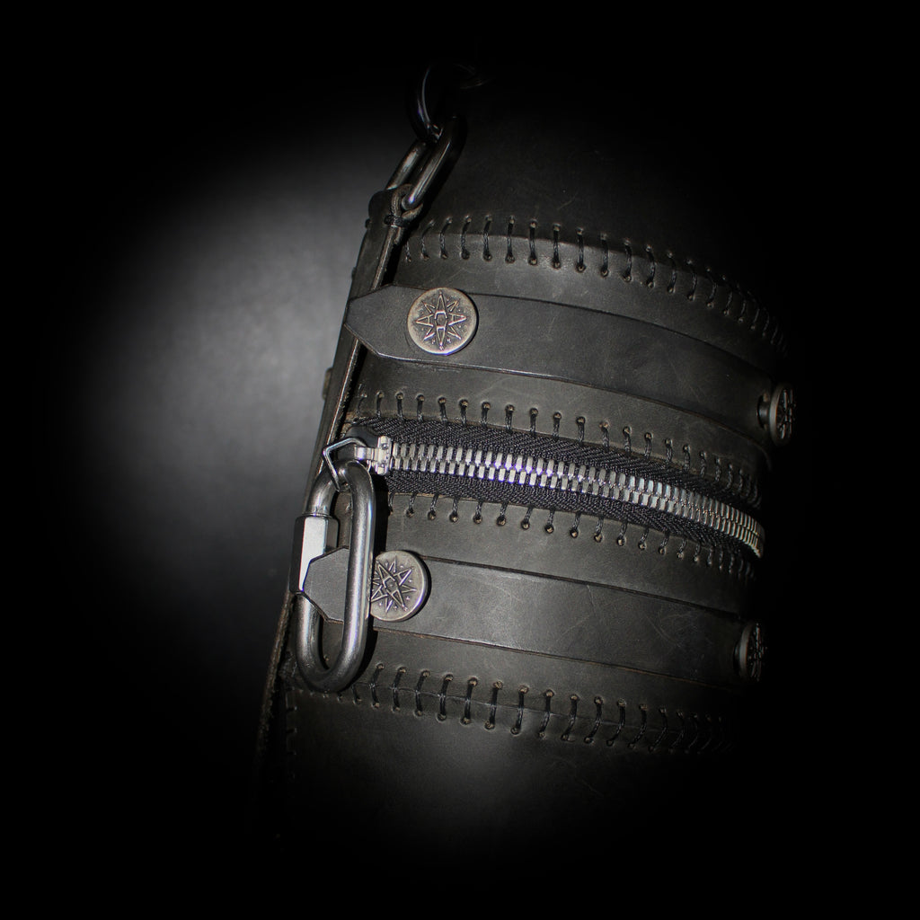 SADDERMANDER X AOYOS DOUBLE CONE SLING BAG